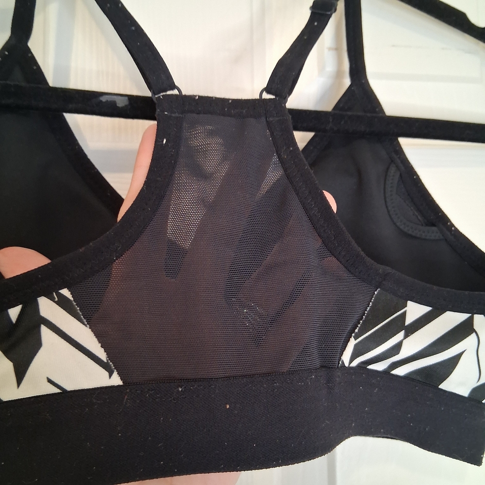 Nike Dri-FIT Black White Chevron Print Sports Bra Small – Activewear, Gym Core - Picture 4 of 8